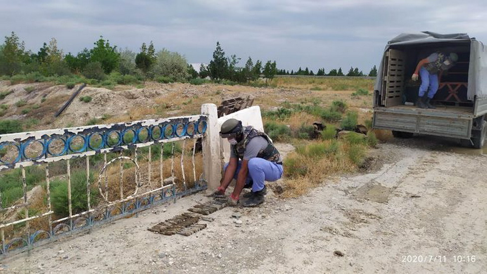 Под мостом в Хызы найдены 13 снарядов зенитных пушек - ФОТО
