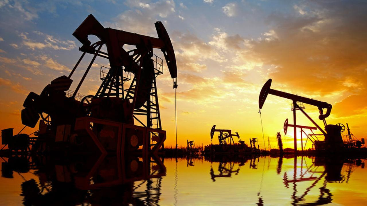 Нефть дешевеет на фоне обеспокоенности из-за новых локдаунов