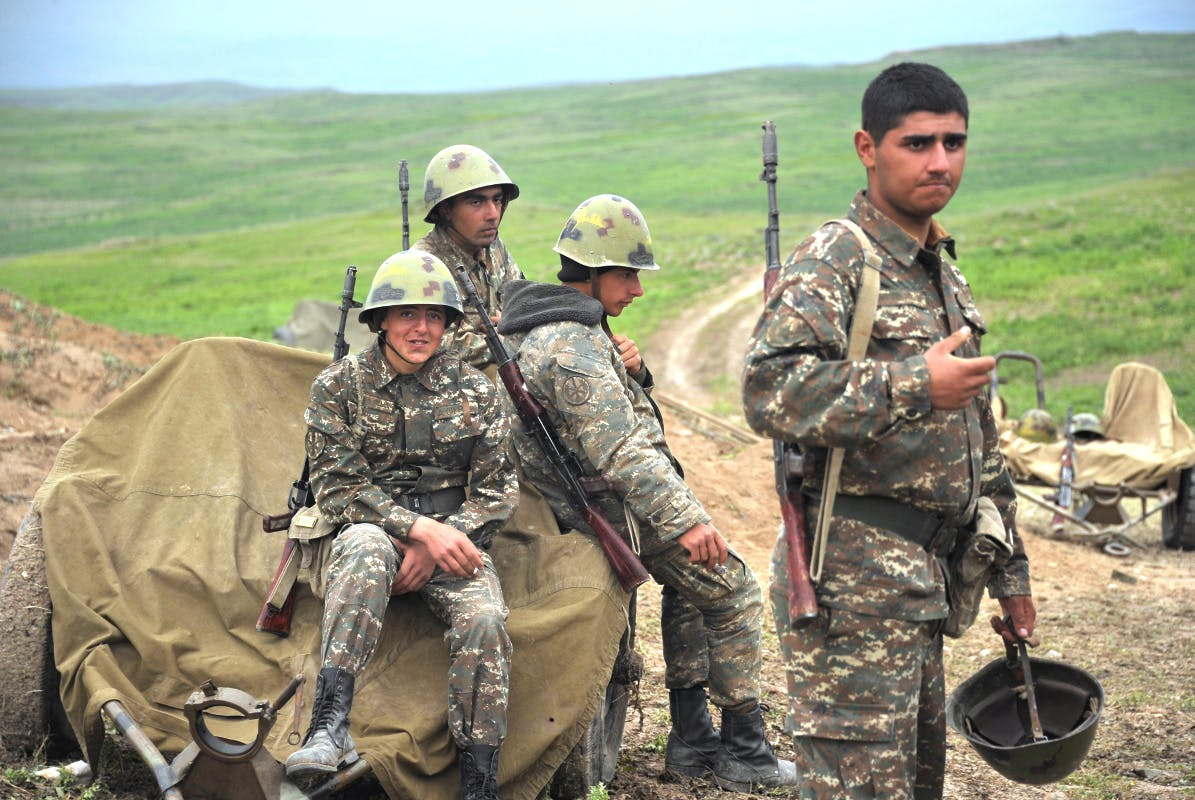 Десять военнослужащих ВС Армении ранены, состояние одного крайне тяжелое