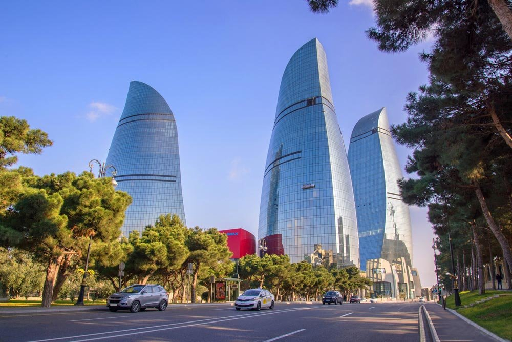 Жителей Баку призывают не выходить завтра на улицу