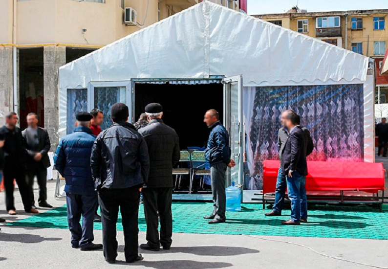 В Баку прошли поминки с участием 450 человек