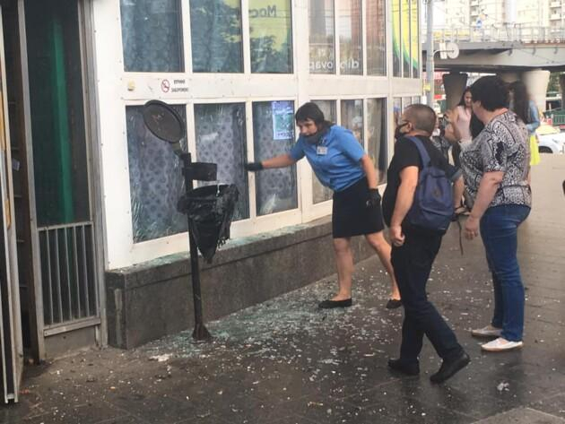 Взрыв возле метро в Киеве: есть пострадавшие
