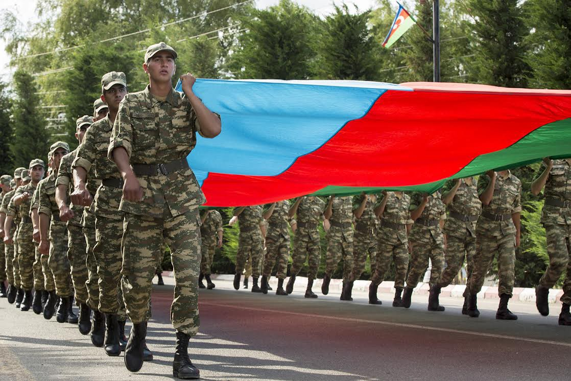 В Азербайджане добровольцами в армию записались 38 тыс. человек