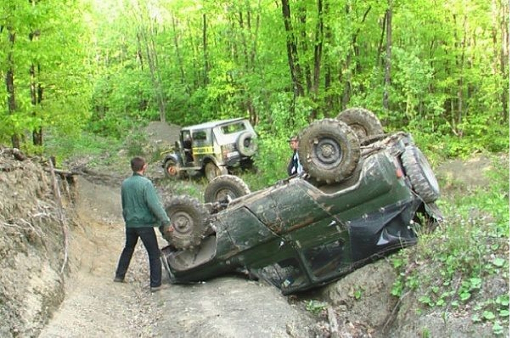 СРОЧНО! Азербайджанские военнослужащие попали в аварию, погиб начальник штаба
