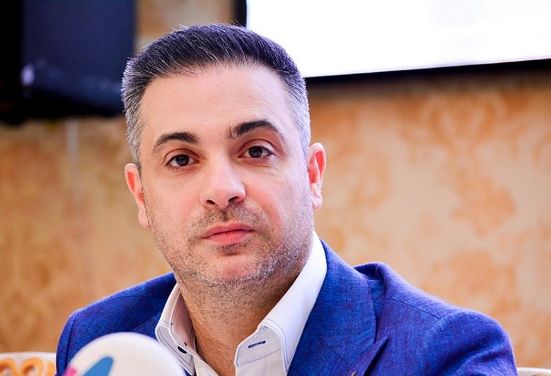 Азербайджанский певец отказался идти по стопам своего отца
