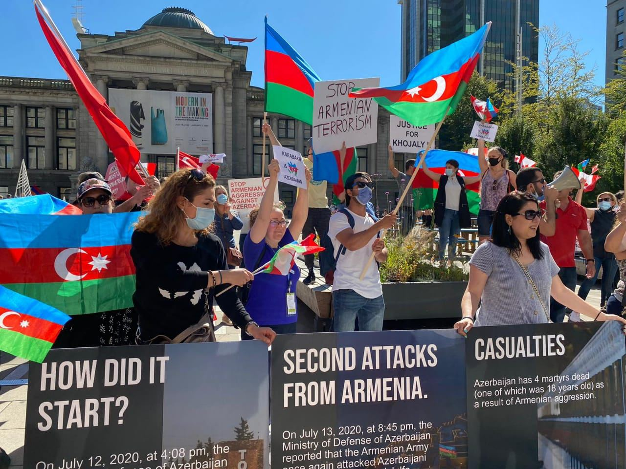Азербайджанцы в Ванкувере провели акцию протеста против армянской провокации - ФОТО