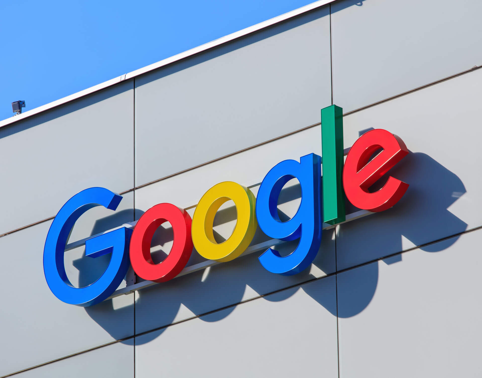 Google разрешила сотрудникам работать из дома до лета 2021 года