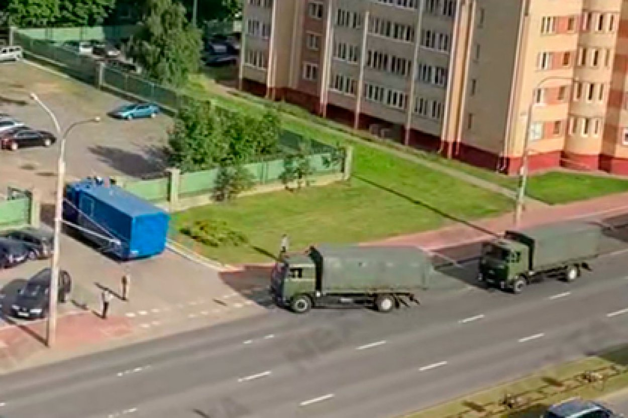 В Минск начали стягивать войска