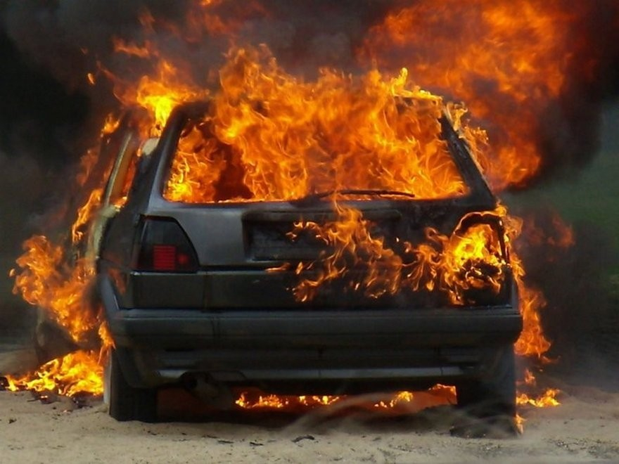 Страшное ДТП в Азербайджане: муж и жена сгорели заживо в автомобиле