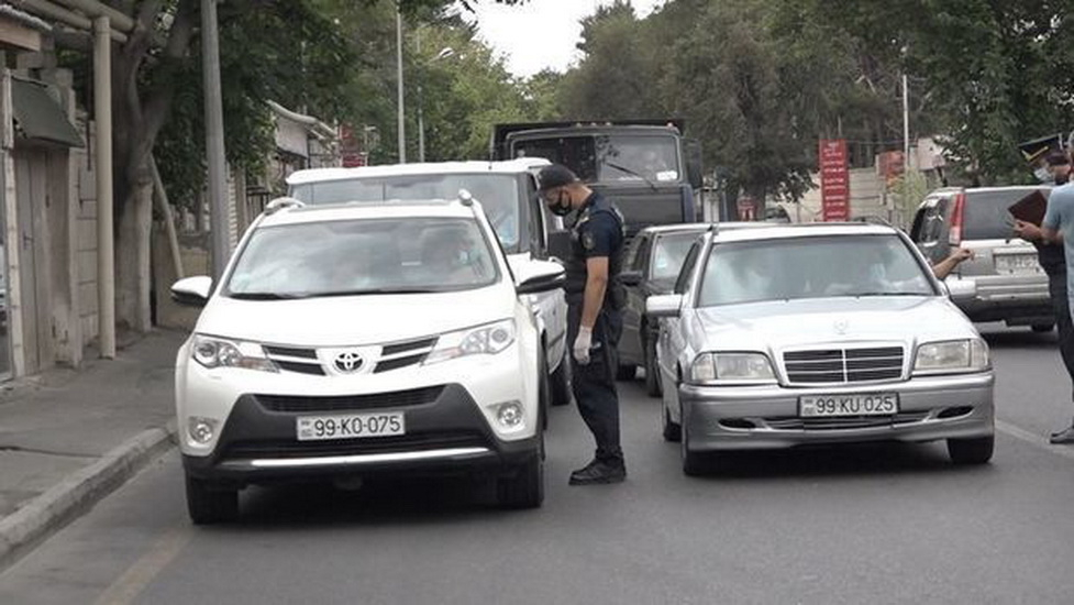 В Баку проведен "масочный" рейд, оштрафованы десятки нарушителей - ВИДЕО