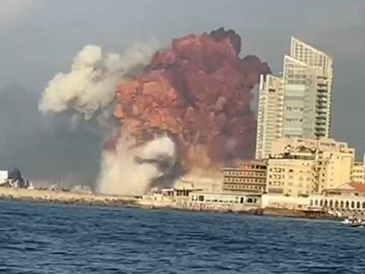 В Бейруте прогремел мощный взрыв - ВИДЕО