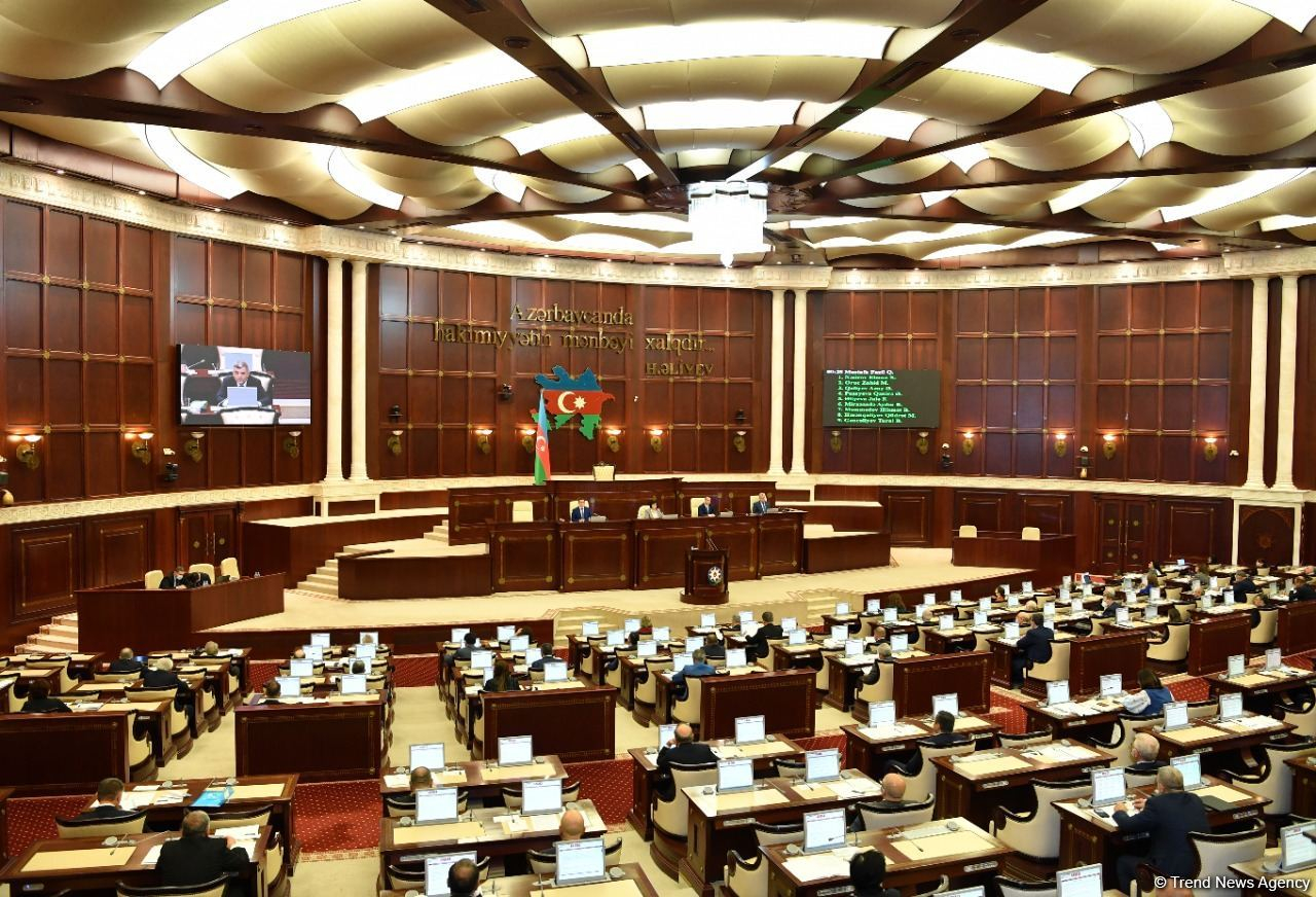 Парламент Азербайджана обсудит сегодня изменения в шесть законов