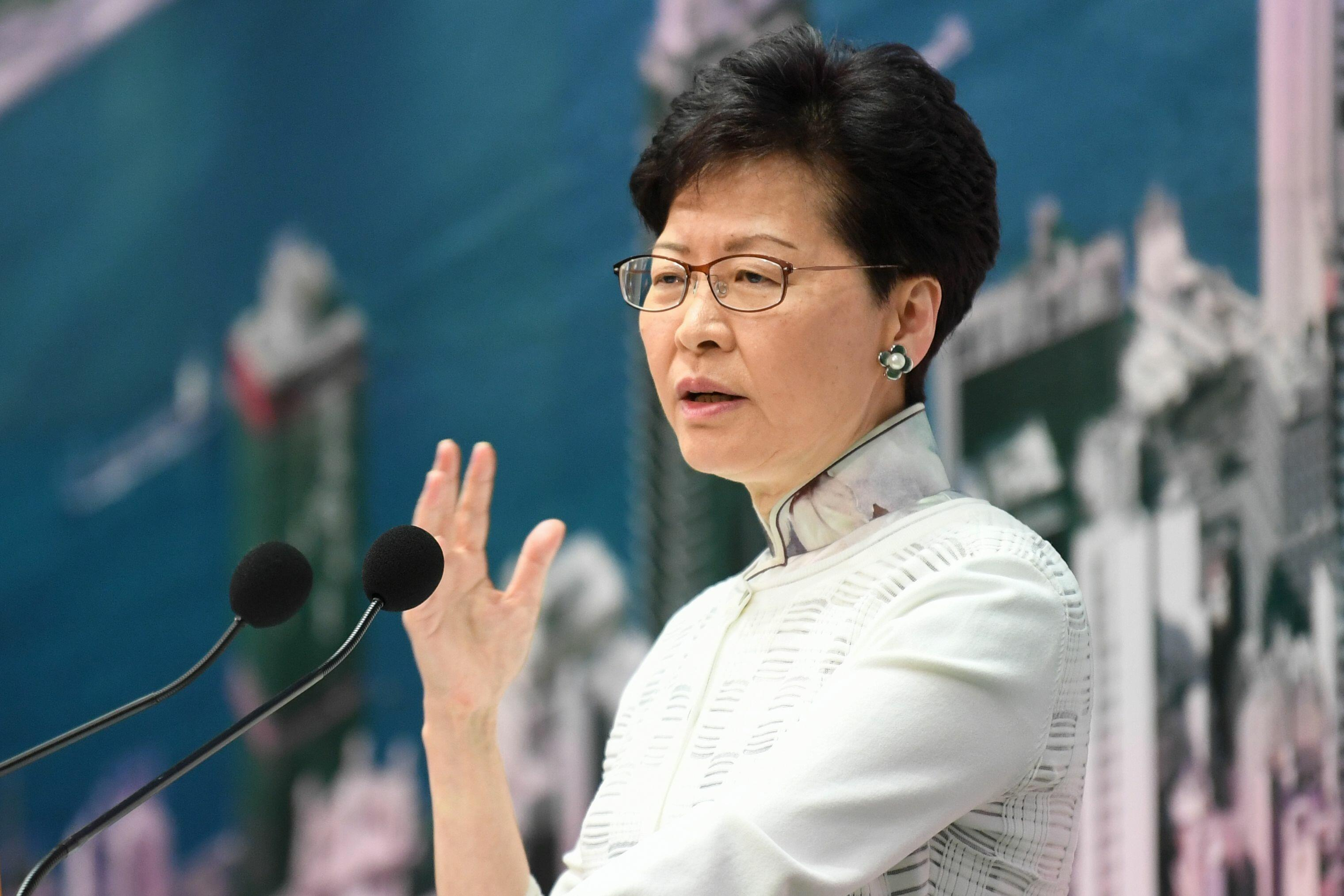 США вводят санкции против главы администрации Гонконга
