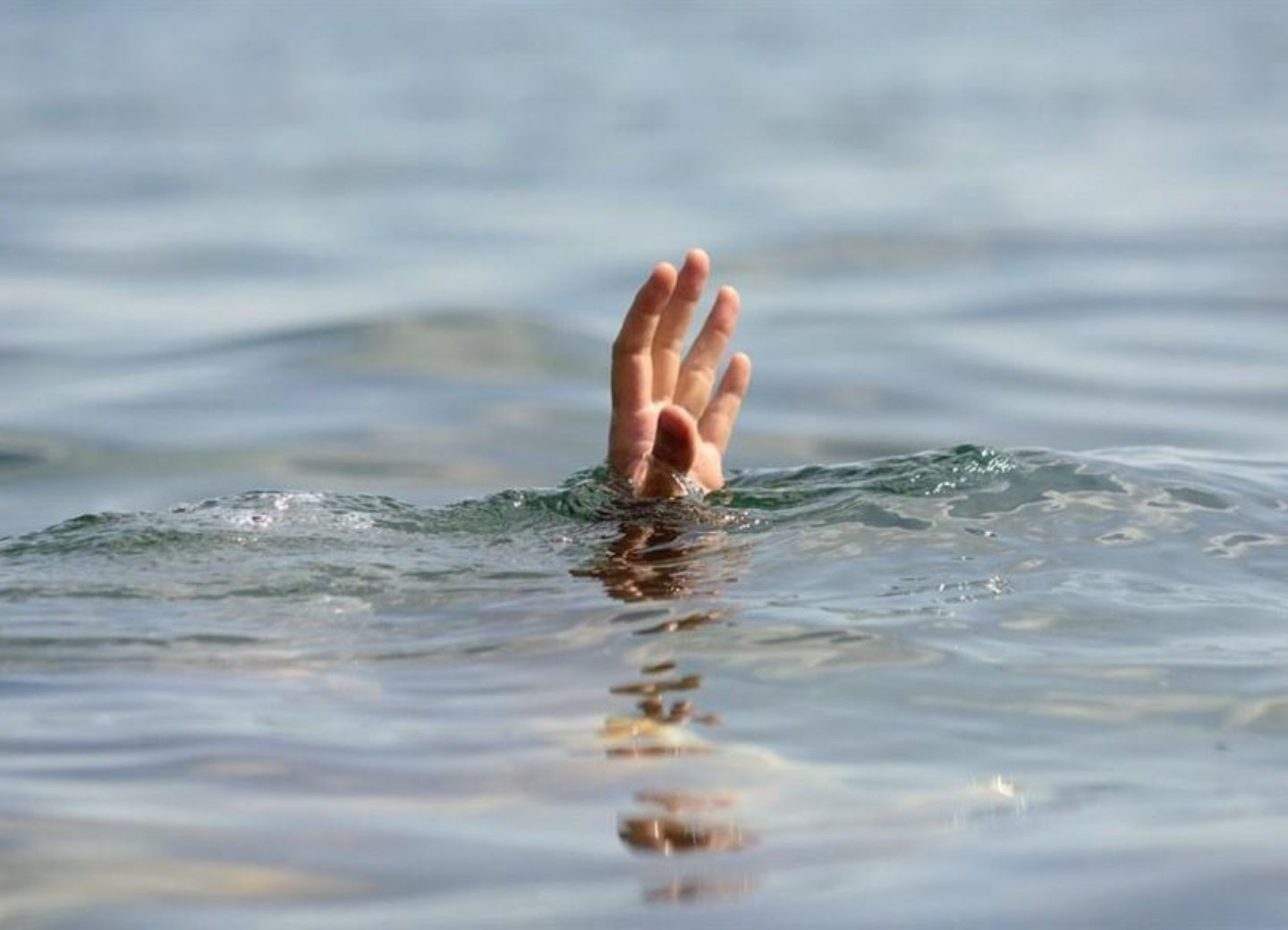 Трагедия на сумгаитском пляже: мужчина утопил свою беременную жену - ВИДЕО
