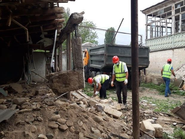 В подвергшихся обстрелу селах Товузского района ведутся восстановительные работы