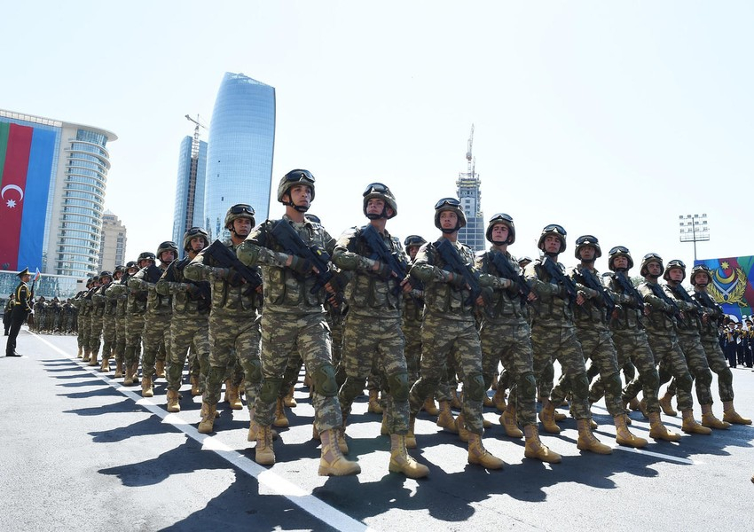 Азербайджанские военнослужащие отправились в Москву