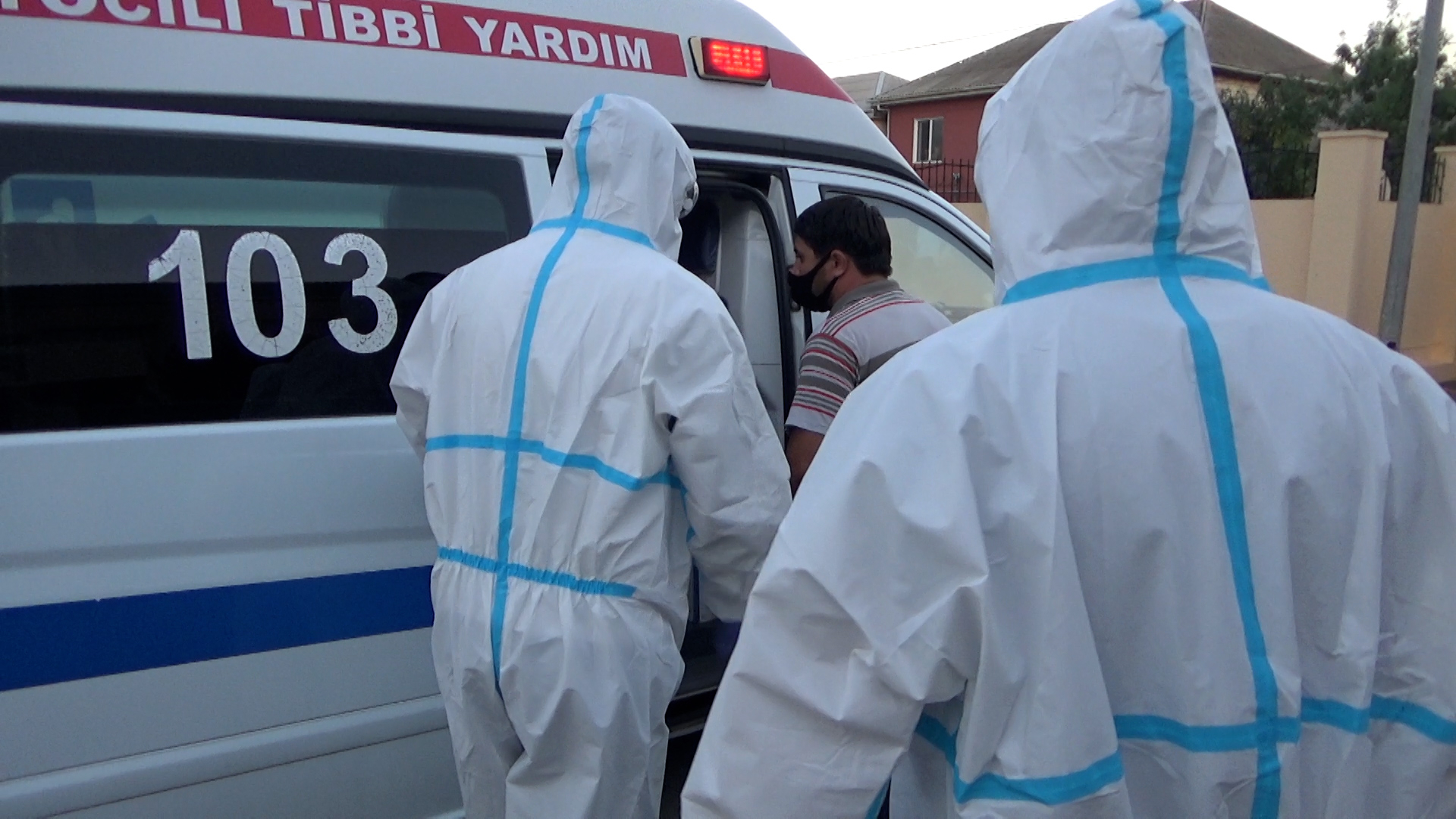 В Азербайджане больных коронавирусом задержали за нарушение самоизоляции - ВИДЕО