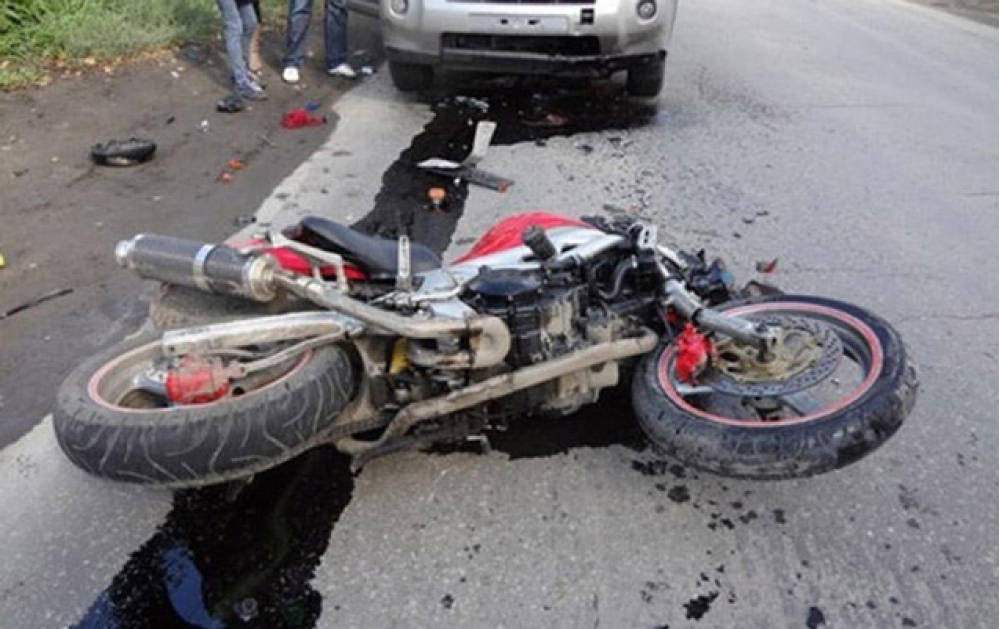 В Баку мотоциклист сбил пожилую женщину