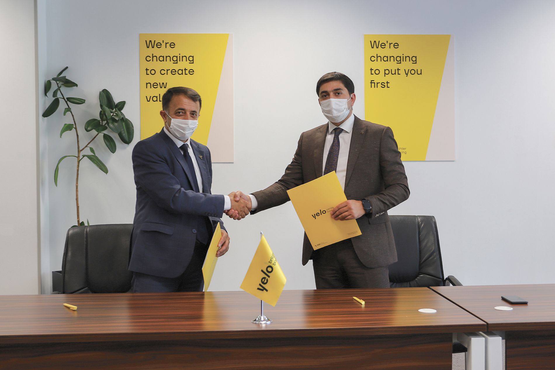 Yelo Bank первым из банков поддержал Ассоциацию пчеловодов - ФОТО