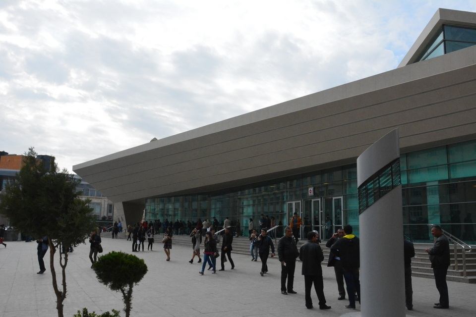 В Баку откроют вестибюли двух станций метро