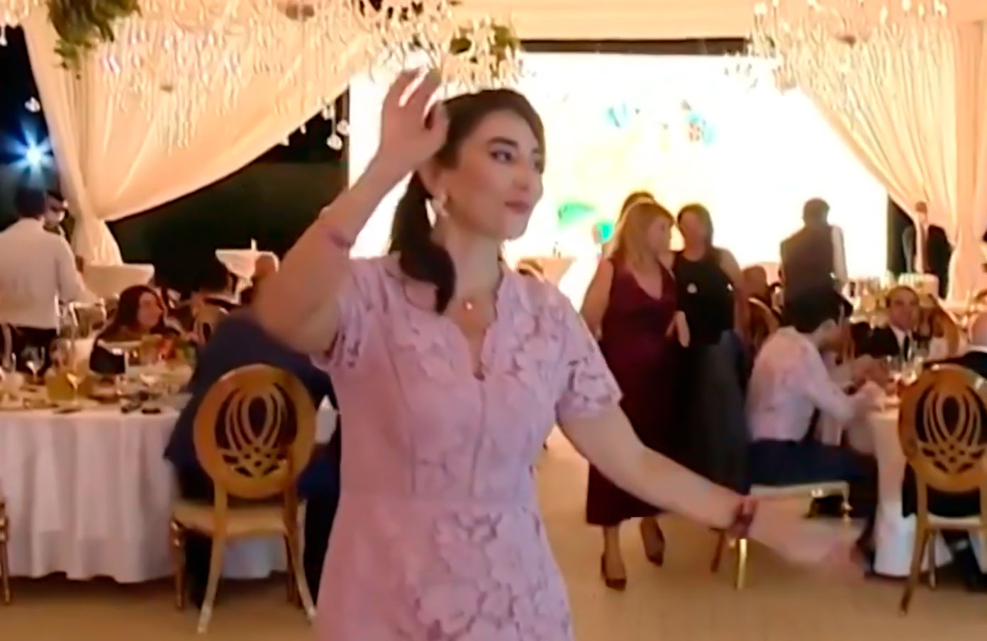Распространились новые кадры со свадьбы внучки Рамиза Мехтиева - ВИДЕО