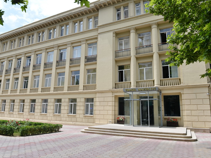 В Азербайджане проходят экзамены для кандидатов в учителя начальных классов