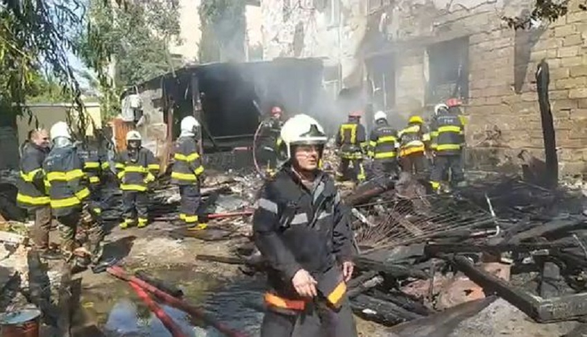 В Баку в общежитии произошел пожар - ФОТО