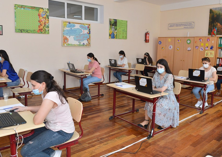 В Азербайджане продолжаются экзамены по приему на работу учителей