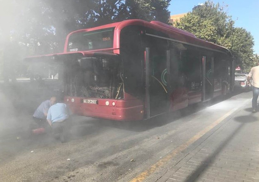В Баку загорелся пассажирский автобус - ФОТО