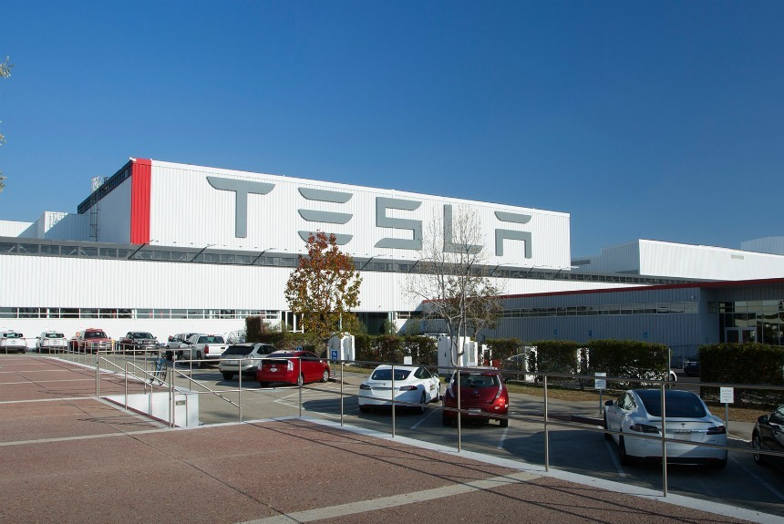 Tesla продаст на рынке дополнительные акции на 5 млрд долларов