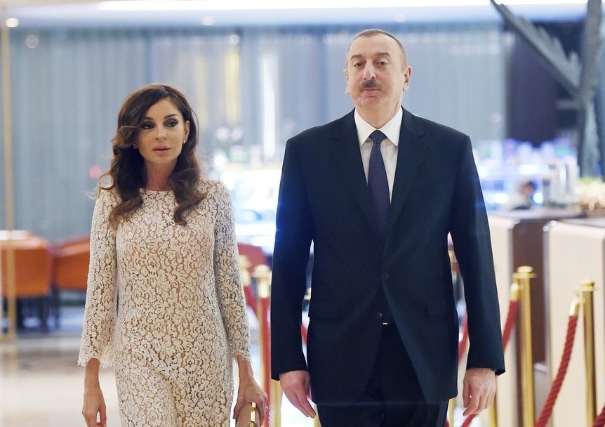 Ильхам Алиев и Мехрибан Алиева на открытии заново отстроенного корпуса UNEC - ФОТО