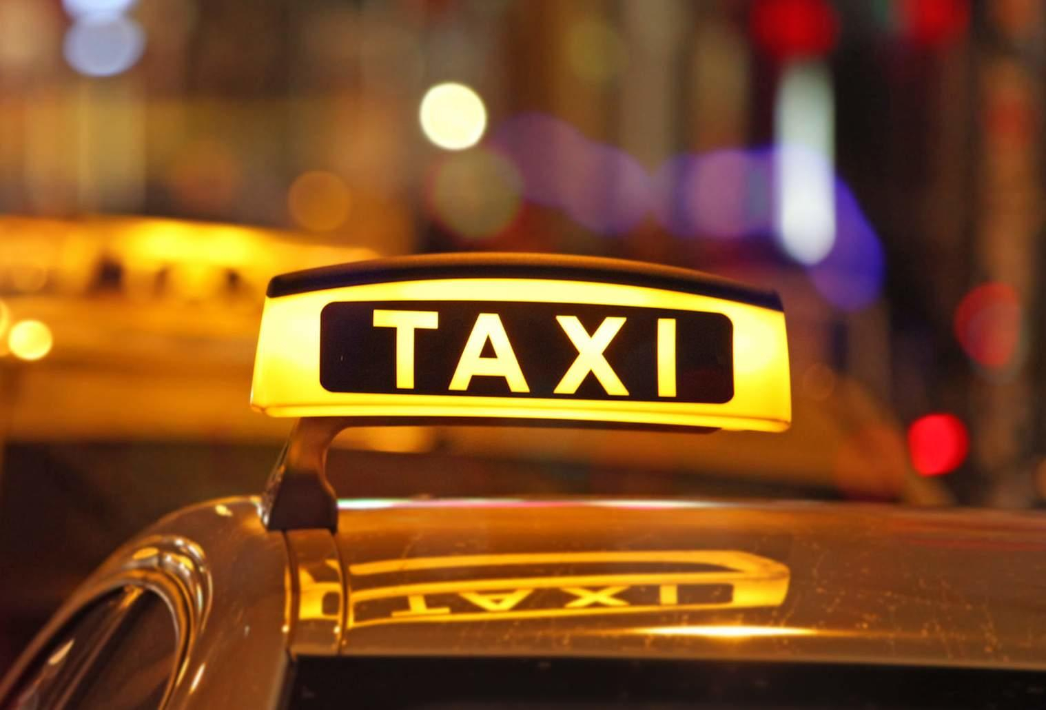В Баку женщина родила в такси