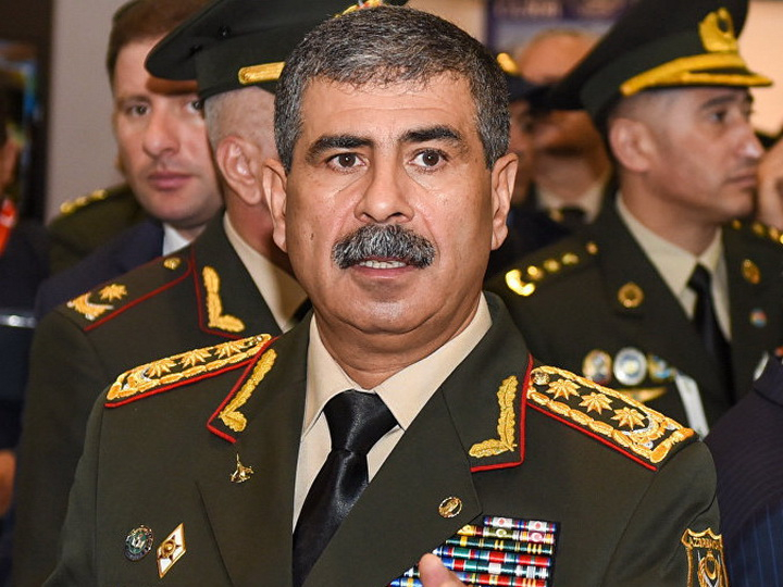 Министр обороны Азербайджана прибыл в Москву