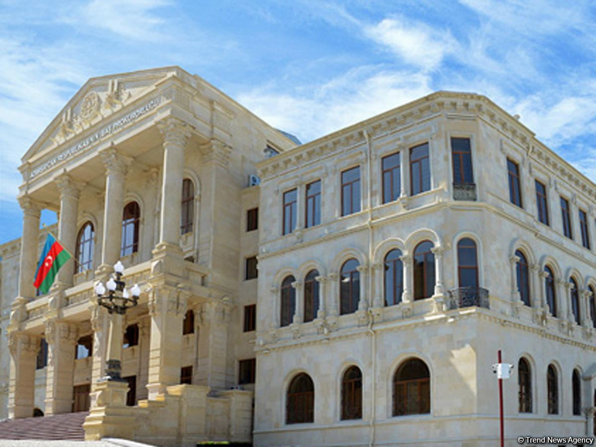 Генпрокуратура распространила информацию в связи с падением крана в Баку