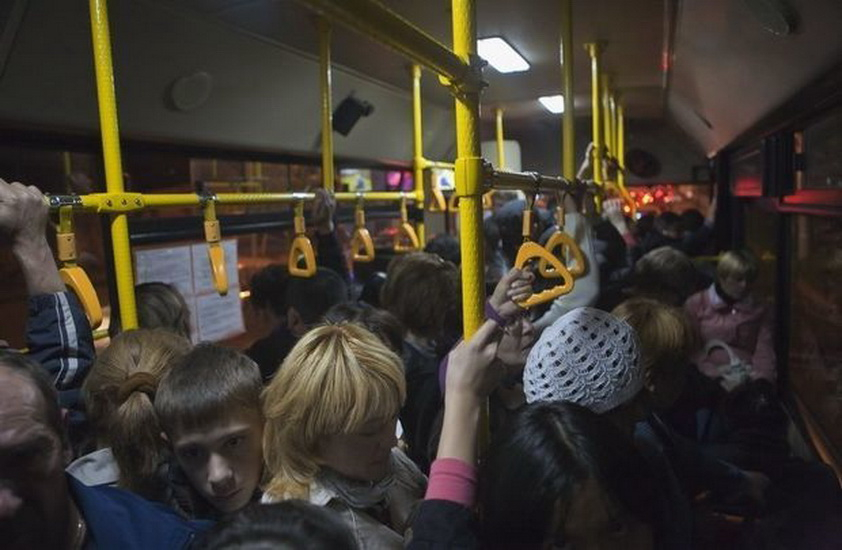 Плачевная ситуация в бакинских автобусах:  нет ни медмасок, ни дистанции - ФОТО