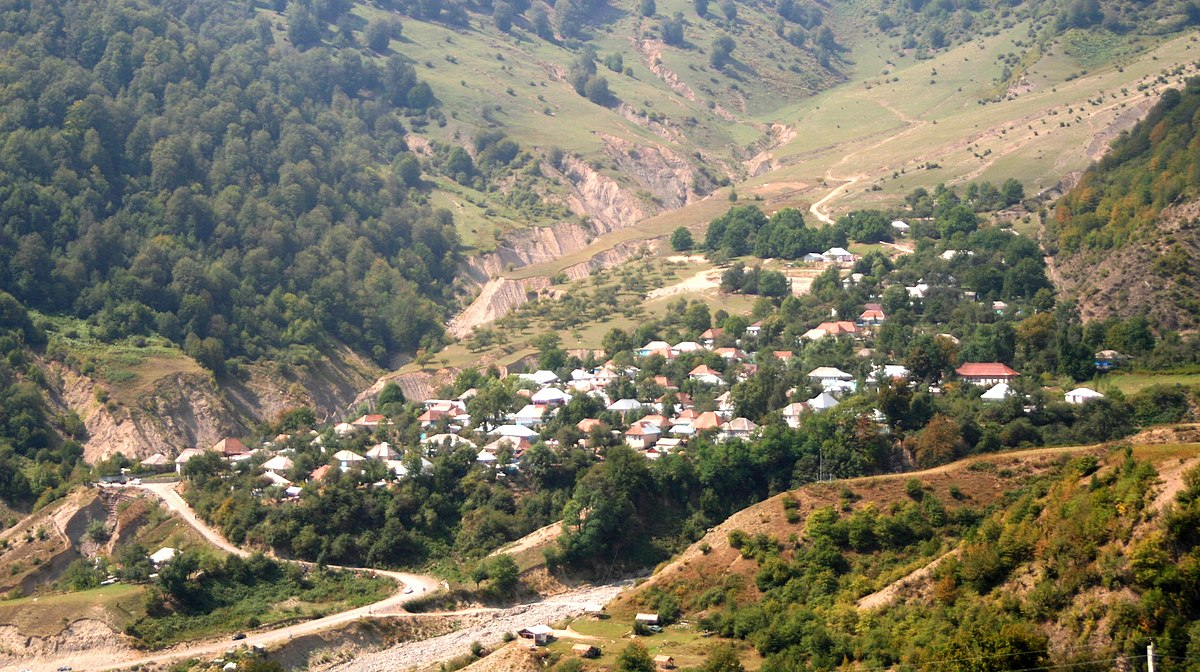 В горном селении Габалы спасены пять человек