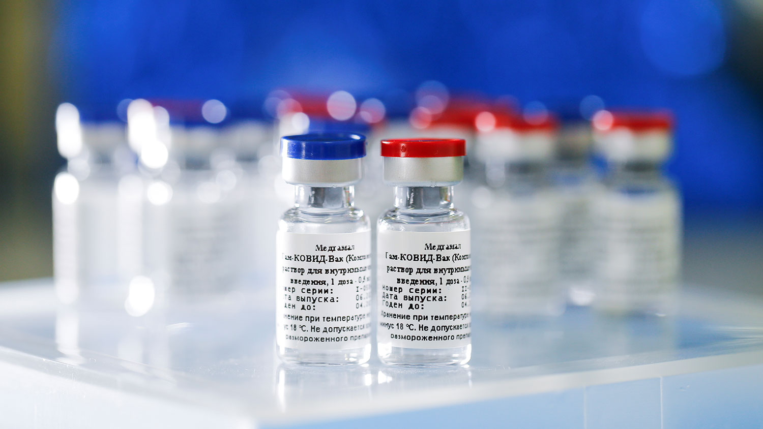 Китай впервые представил две вакцины от коронавируса