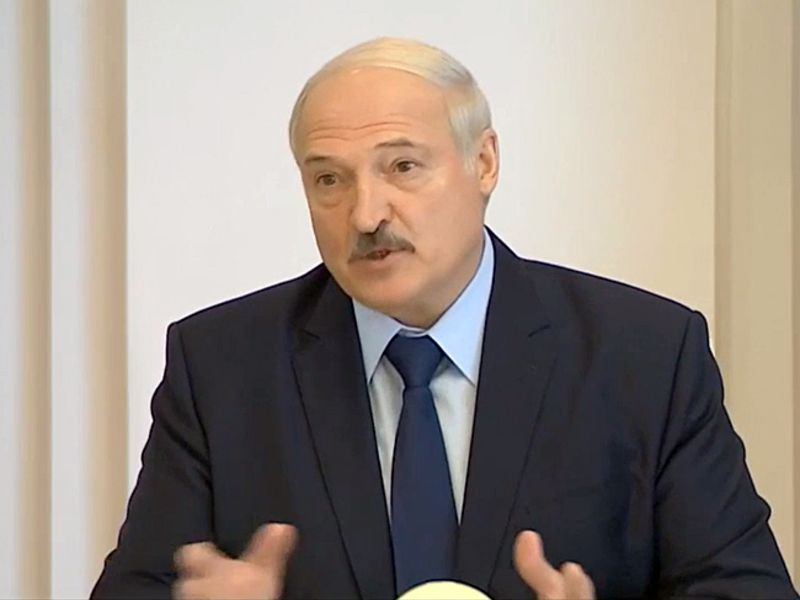 Лукашенко заявил, что держится у власти ради семьи