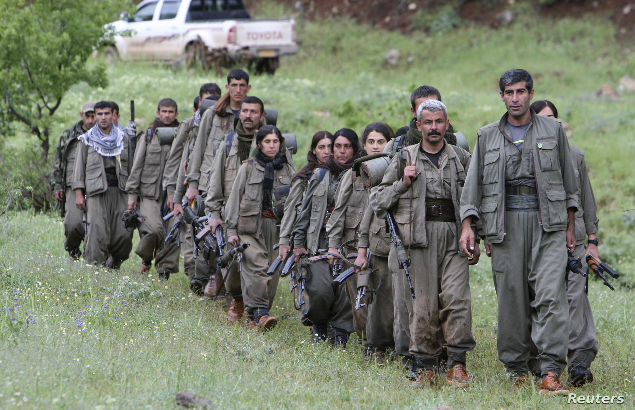 Тысячи курдских боевиков прибывают в Карабах