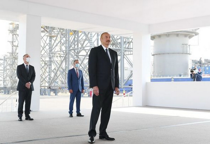 Ильхам Алиев на церемонии закладки фундамента для операций на месторождении "Абшерон" - ФОТО