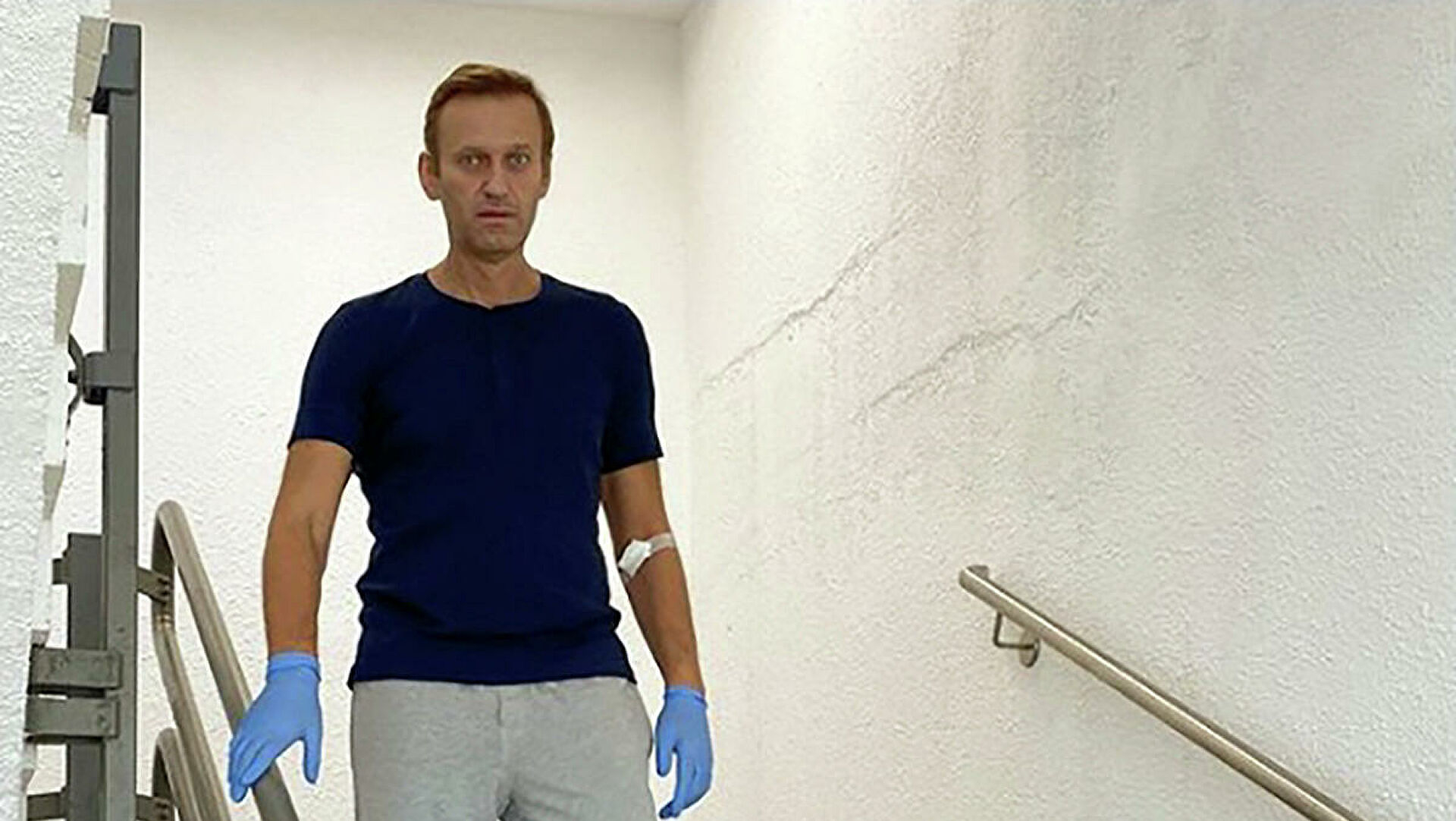 Навального выписали из больницы