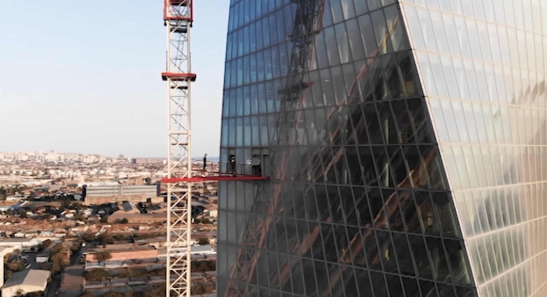Интересные небоскребы Баку: как их строят? - ВИДЕО