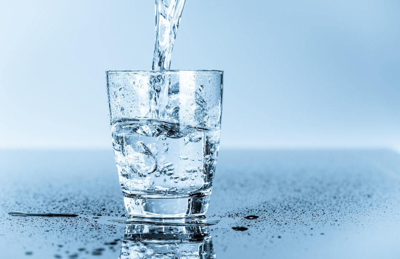 Как правильно пить воду в течение дня для здоровья