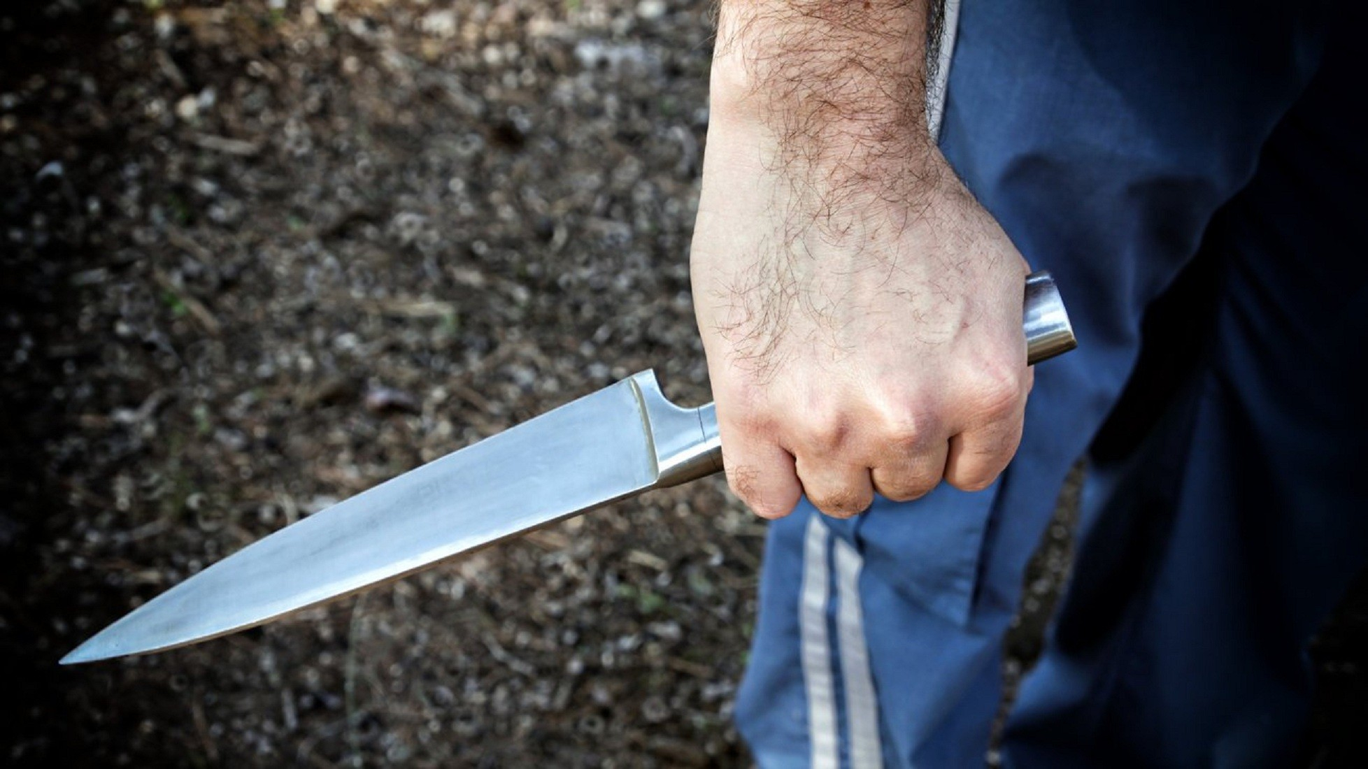В Гедабее мужчина ударил ножом бывшую жену