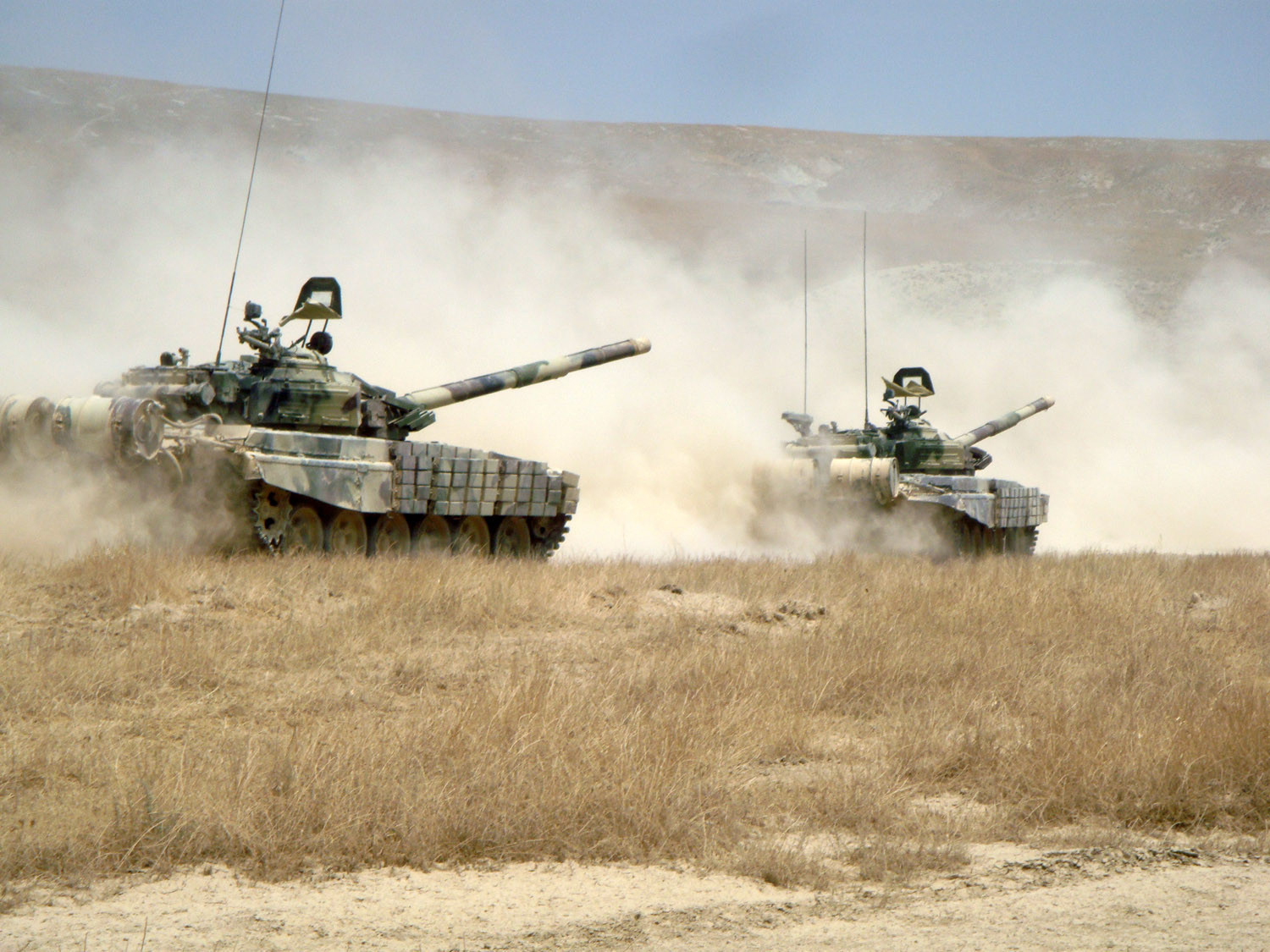 Азербайджан опроверг сообщения о трех подбитых танках