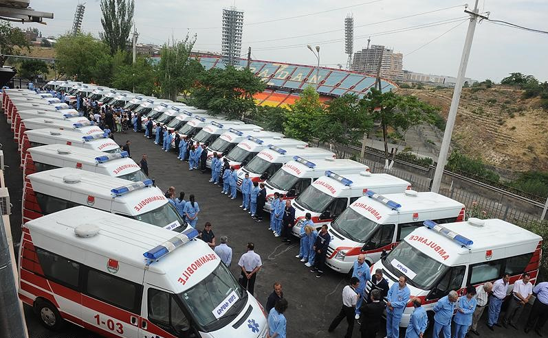 Машины скорой помощи не успевают возить раненых армянских военных из Карабаха в Ереван - ВИДЕО