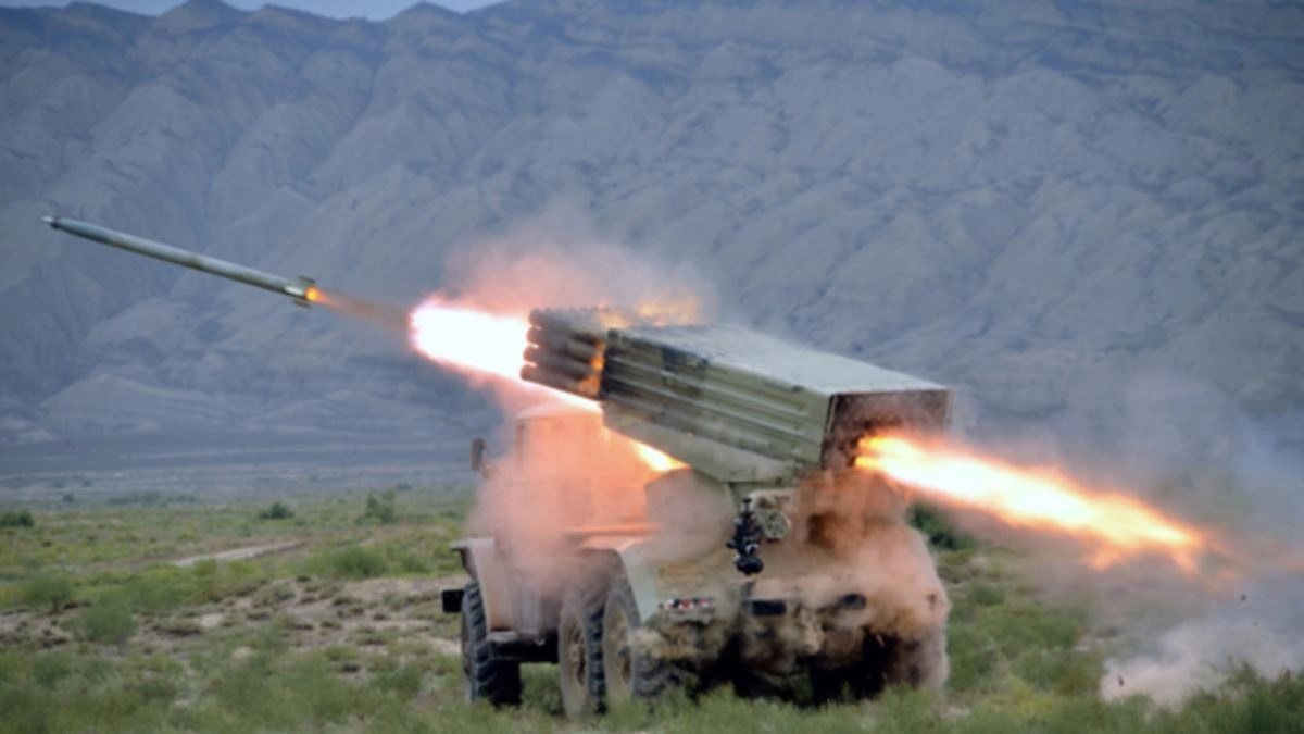 ВС Армении обстреливают ракетами населенные пункты в Шамкире и Агдаме - Минобороны