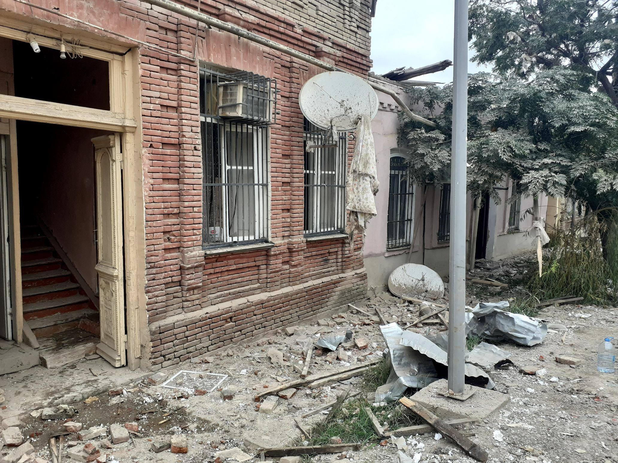 В результате обстрела Гянджи с территории Армении погиб один и ранены 4 человека - ВИДЕО