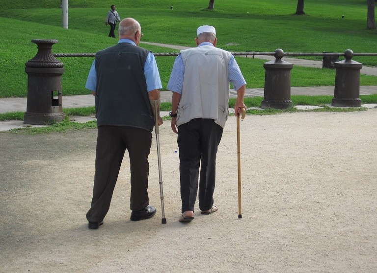 Лицам старше 65 лет не рекомендуется выходить из дома без необходимости