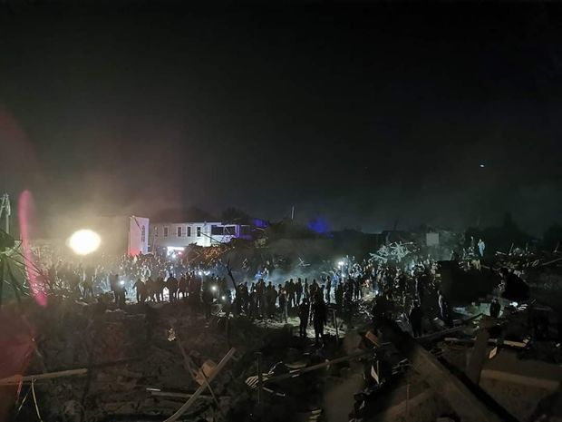 МЧС: Из-под обломков домов в Гяндже удалось извлечь более 40 пострадавших